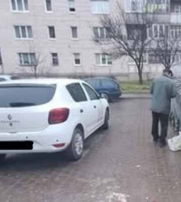 У Луцьку «паркохаму» перепало через залишене біля смітників авто 