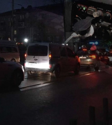 Життя без світла: як мешканці Дніпра щодня пристосовуються до відключень