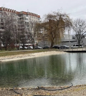 У Львові ніяк не можуть наводнити озеро на вул. Панча