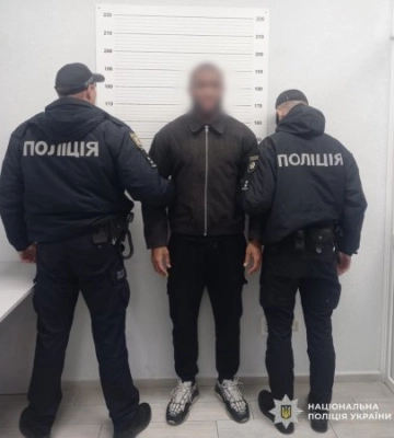 Конфлікт у візовому центрі завершився грабежем: в Ужгороді затримали іноземця з ноутбуком