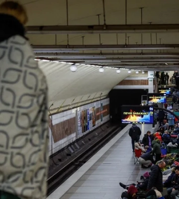 У Києві поїзди метро на червоній лінії курсують зі змінами