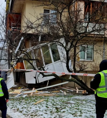 Загиблий у Києві – 71-річний чоловік, його дружина у важкому стані в лікарні, постраждало 32 людини – поліція