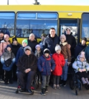 Діти з інвалідністю Вознесенської громади відвідали різдвяне свято у Миколаєві