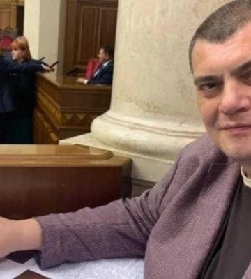 "Слуга народу" Корявченков виїхав із України, - ЗМІ