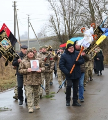 У Луцькому районі попрощалися із загиблим бійцем Валерієм Тутиніним 