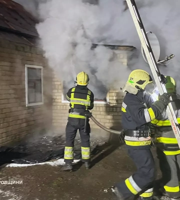 Человек погиб во время ночного пожара в доме на Днепропетровщине