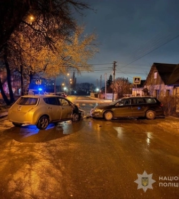 Патрульні Луцька заохочують учасників дорожнього руху подарунками