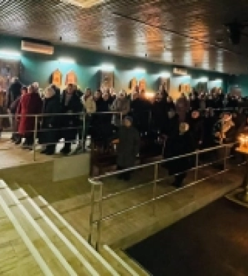 У Володимирі прихильники УПЦ МП молилися у приміщенні колишнього нічного клубу. ФОТО