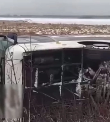 На Коломийщині автобус злетів з дороги