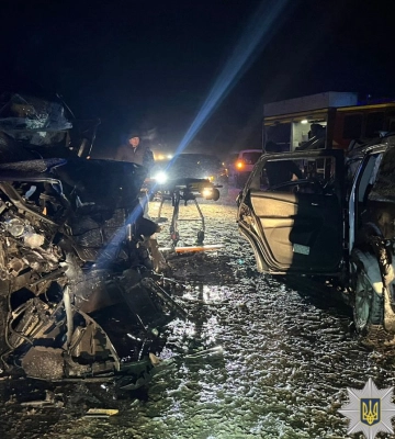 В ДТП в Киевской области погиб человек, 13 пострадавших