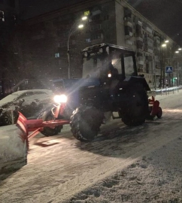 Прибирання снігу у Києві: скільки спецтехніки задіяно