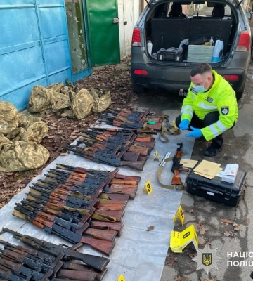 «Чорні зброярі» з Полтавщини: Нацполіція ліквідувала масштабний канал незаконного збуту зброї
