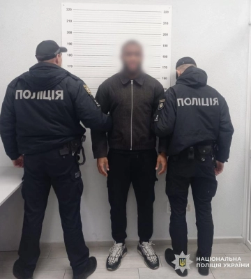 Конфлікт у візовому центрі завершився грабежем: в Ужгороді затримали іноземця з ноутбуком