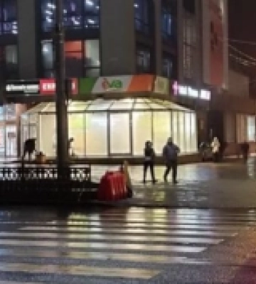 У центрі Рівного облаштували новий наземний пішохідний перехід в межах ініціативи безбар'єрності