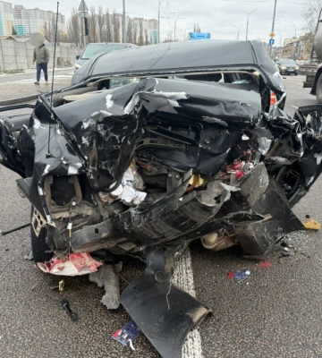 Військовослужбовець скоїв смертельну ДТП у Києві: загинула жінка, постраждали двоє дітей. ФОТОрепортаж