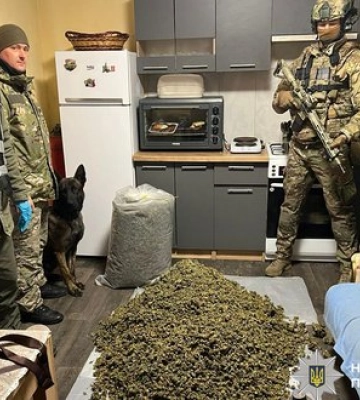 На Тернопільщині спіймали наркоторговців, у яких вилучили 25 кг канабісу на 9 млн грн