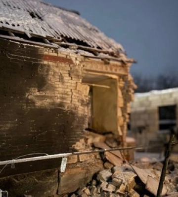 Окупанти вдарили КАБами по Бездрицькій громаді на Сумщині: поранений чоловік, пошкоджені будинки. ФОТОрепортаж