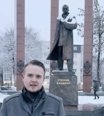 Польський проросійський політик зробив провокаційну заяву біля пам’ятника Бандері у Львові