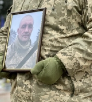 На вічний спочинок у Рівному провели полеглого захисника