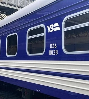 Через ворожі ракетні обстріли затримується низка поїздів. Перелік