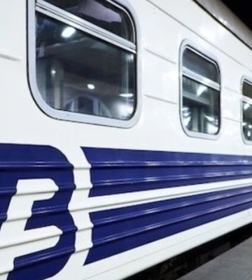 Через ворожі ракетні обстріли затримується низка поїздів. Перелік