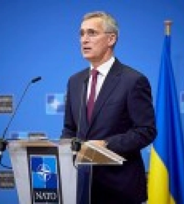НАТО следит за ситуацией: Столтенберг обсудил с президентом Польши взрыв на пограничных