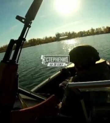 Окупанти обстрілюють свій підрозділ під час втечі з Херсона. ВIДЕО