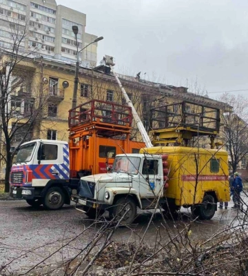 У Дніпрі окупанти пошкодили контактну мережу електротранспорту: на місці працюють ремонтні бригади