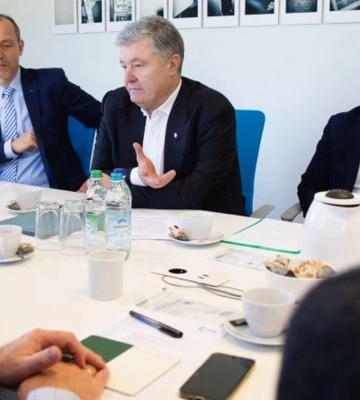 Порошенко призвал Германию дать Украине танки и системы ПВО