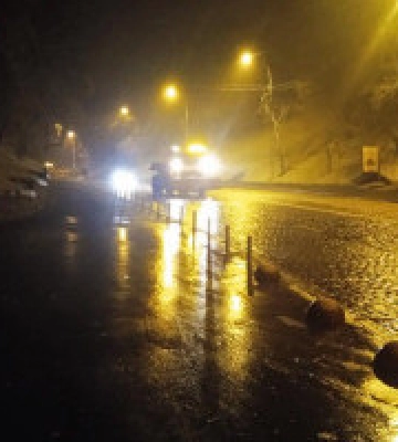 У Києві випав перший сніг, дороги обробляють протиожеледними засобами