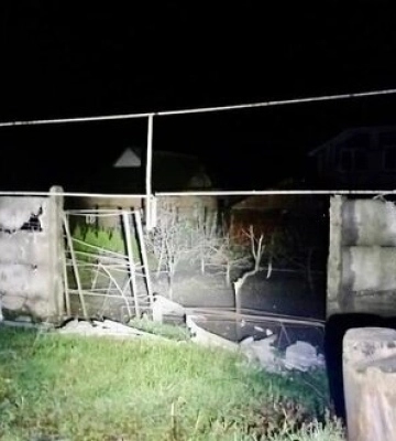 Россияне ударили из РСЗО по Никополю: повреждены дома, автомобили, линия электропередач. ФОТОрепортаж