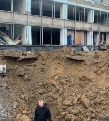 Обстріл Запоріжжя. Рятувальники дістали з-під завалів двох людей