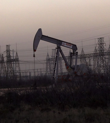 Нафта дорожчає на тлі падіння долара