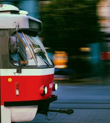 Через відключення електроенергії у Дніпрі змінили роботу деякі маршрути трамваїв