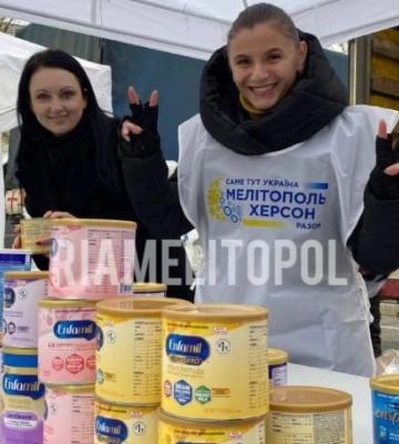 Мелитополь второй день раздает гуманитарный груз в Херсоне (фото, видео)