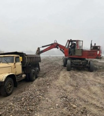 На Закарпатті поліція припинила два незаконні видобутки гравію (Фото)
