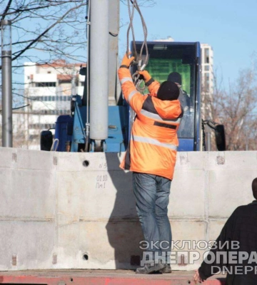 У Дніпрі збільшують кількість мобільних укриттів у місцях скупчення людей