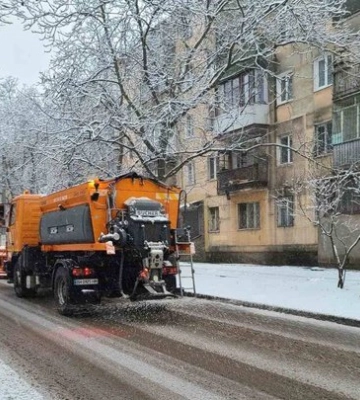 Ожеледиця на дорогах та сніг: погіршення погодних умов в Одеській області