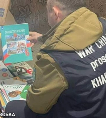 Понад 5 тисяч російських підручників вилучили правоохоронці у ліцеї визволеного Куп’янська. ФОТОрепортаж