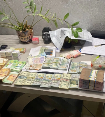 У Києві та області ділки займалися незаконним виготовленням ліків від раку