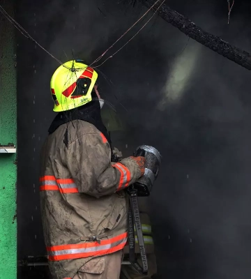 У Дніпрі на Академіка Белелюбського горів склад: відео