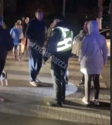 В Одесі люди перекрили дорогу через відключення світла