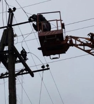 На Дніпропетровщині повернули світло 15 тисячам сімей після нічного обстрілу