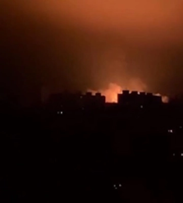 Удар по Запоріжжю: влада каже, що під завалами можуть бути люди
