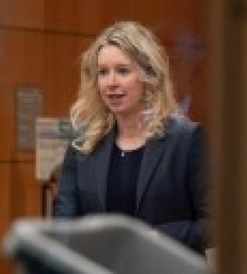 В США основательница &quot;Theranos&quot; приговорена к 11 годам заключения за обман инвесторов