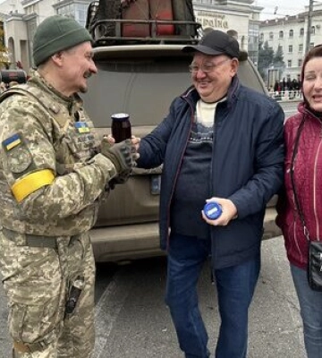 Лишение аккредитации СМИ за репортажи из Херсона "пахнут некомпетентным архаическим совком", - продюсер Sky News Сафаров