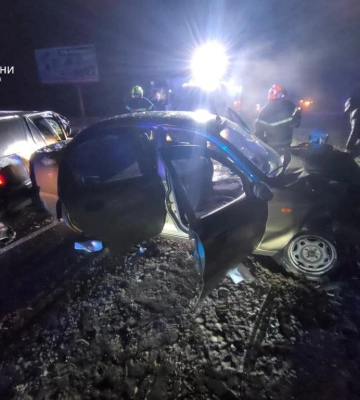 Поблизу Луцька – аварія на слизькій дорозі, троє людей  – у лікарні