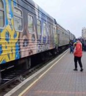 В Херсон прибыл первый с начала полномасштабной войны поезд из Киева – видео