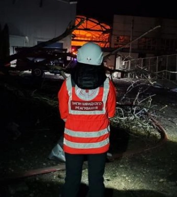 У Запоріжжі оприлюднили фото та відео підприємства, що постраждало від нічного ворожого обстрілу