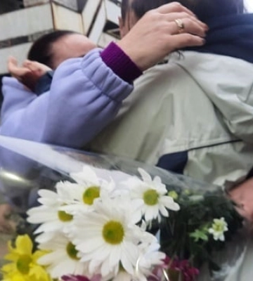 Вперше з 24 лютого до Херсона прибув поїзд. Його зустрічали оплесками та вигуками «Слава Україні!»